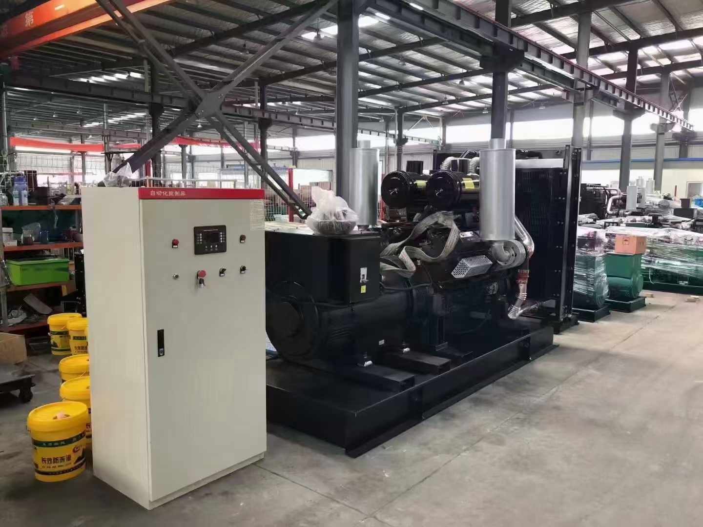 新华柴油发电机运行时的噪音和振动水平如何？